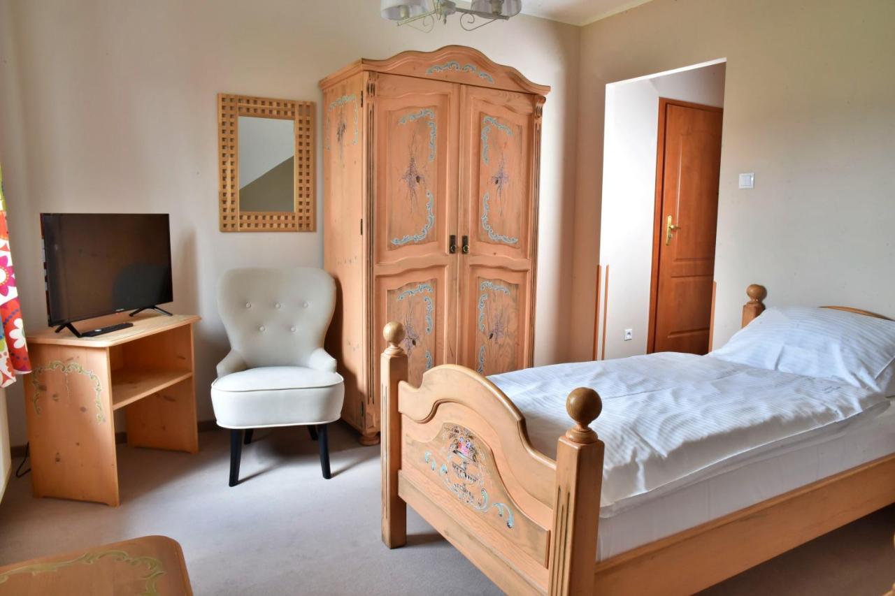 바우브자이치 Gosciniec Nowa Wioska B&B 외부 사진