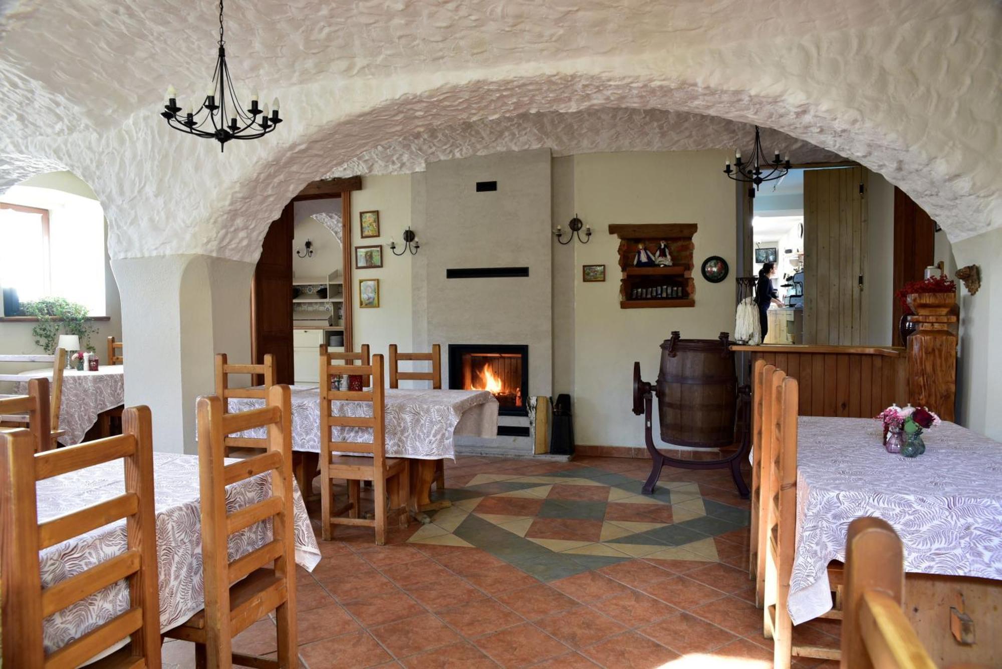 바우브자이치 Gosciniec Nowa Wioska B&B 외부 사진