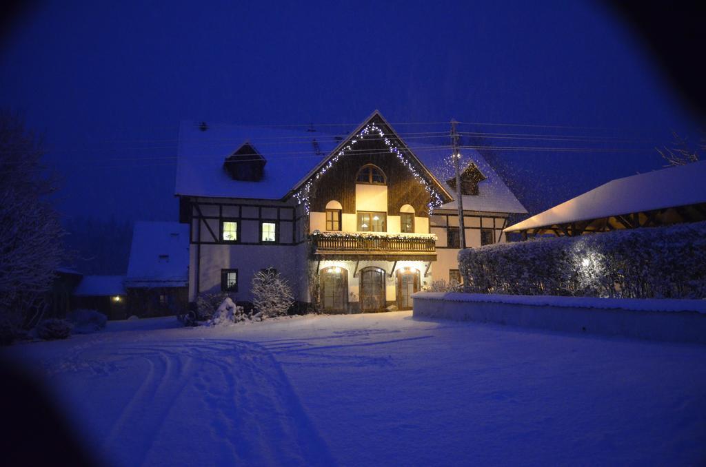 바우브자이치 Gosciniec Nowa Wioska B&B 외부 사진
